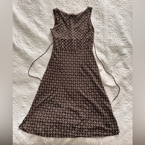 Elegant brown/white sleeveless dress by Connected apparel in size 8 - Picture 5 of 6